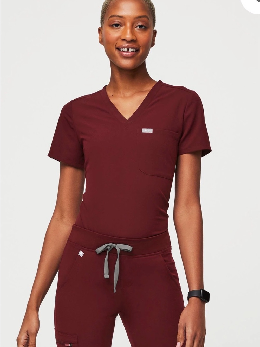Figs Catarina Burgundy po2688 Scrub Top XS